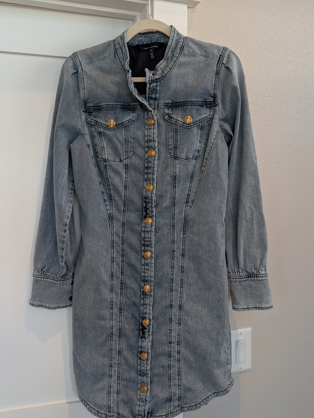 White House Black Market Denim Shirt Dress Size 10 Gold Lion Buttons Mini